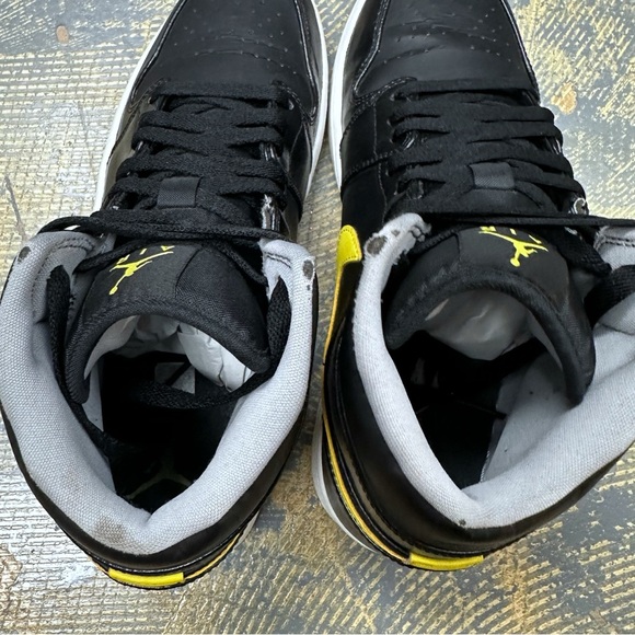 Nike Air Jordan 1 Mid Yellow 554724-070 9.5 Black Del Sol - Picture 10 of 11